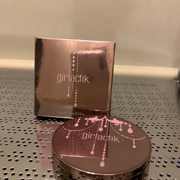 🦜Girlactik Cheeky Tint & Glow in La’Beaute - Picture 3 of 6